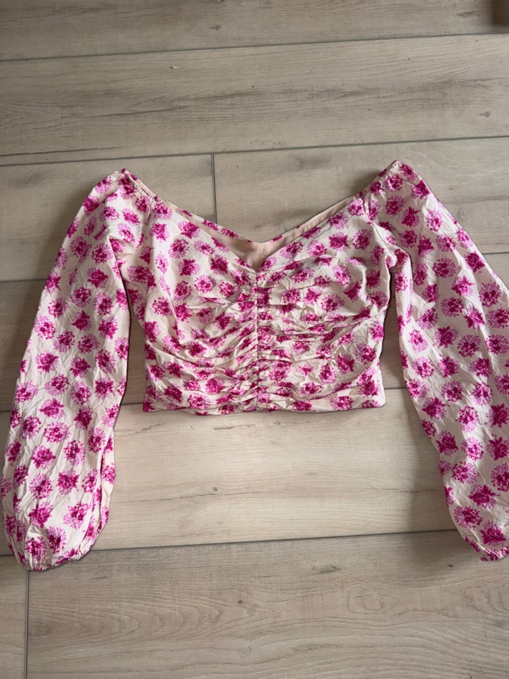Zara Cream and Pink Floral Ruched Long Sleeve Crop Top